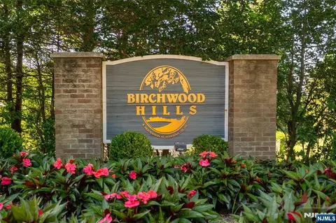 404 Green Mountain Rd, Mahwah, NJ 07430