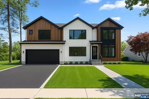 33 Oliver Rd, Paramus, NJ 07652 photo 1