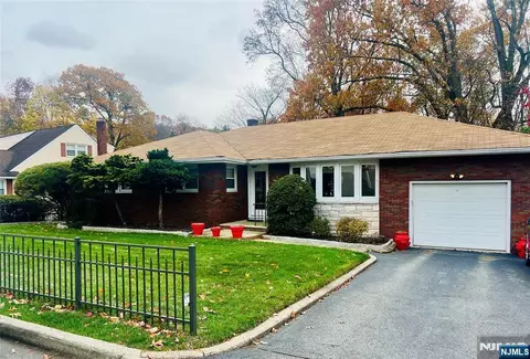 93 Woodrow Ave, Woodland Park, NJ 07424