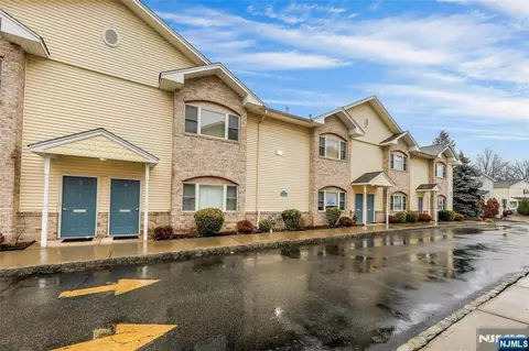 520 Victor St #8, Saddle Brook, NJ 07663