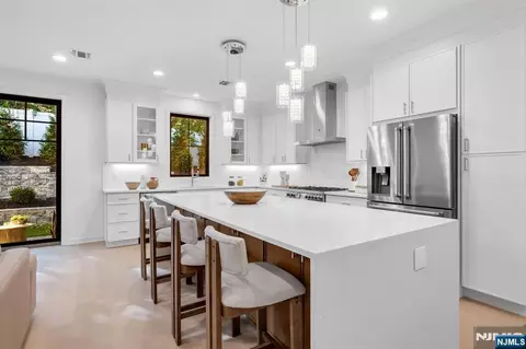 5 Fey Pl, Oradell, NJ 07649