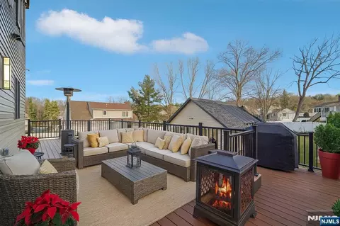 Exterior - 24 Holmes Ln, Wayne, NJ 07470 photo 6 of 8