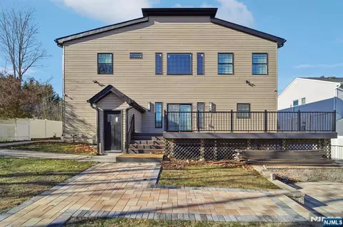 Exterior - 24 Holmes Ln, Wayne, NJ 07470 photo 7 of 8