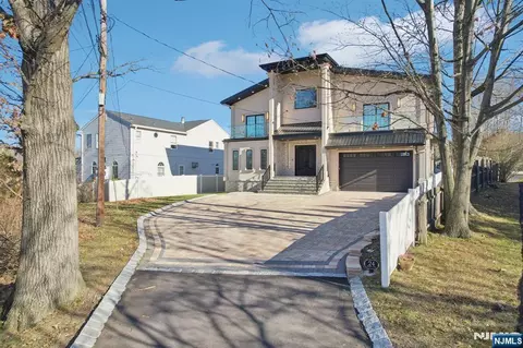 Exterior - 24 Holmes Ln, Wayne, NJ 07470 photo 2 of 8