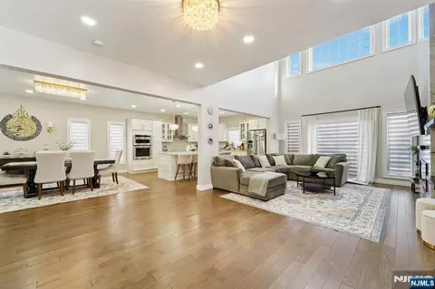 Entry Way - 24 Holmes Ln, Wayne, NJ 07470 photo 6 of 11