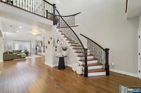 Entry Way - 24 Holmes Ln, Wayne, NJ 07470 photo 2 of 11