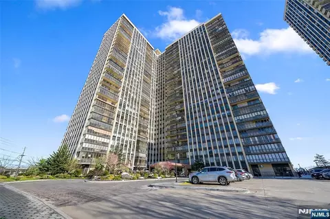 300 Winston Dr #609, Cliffside Park, NJ 07010