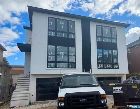 332 12th St #A, Palisades Park, NJ 07650