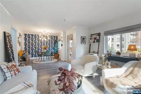 476 Monmouth St #203, Jersey City, NJ 07302