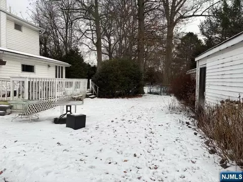 496 Cedar Ln, Paramus, NJ 07652 photo 4