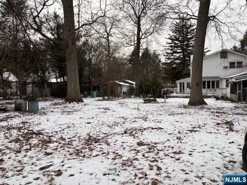 496 Cedar Ln, Paramus, NJ 07652 photo 5