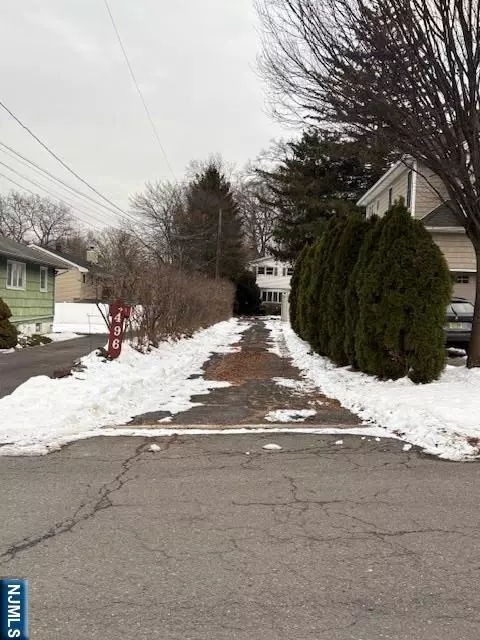 496 Cedar Ln, Paramus, NJ 07652 photo 3