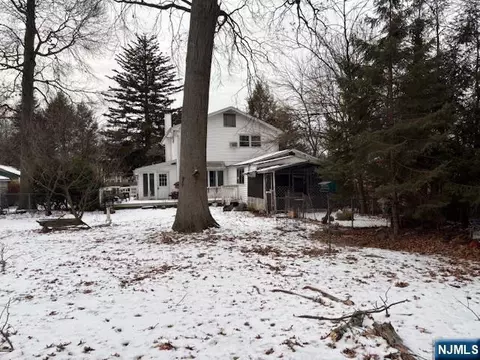 496 Cedar Ln, Paramus, NJ 07652 photo 6