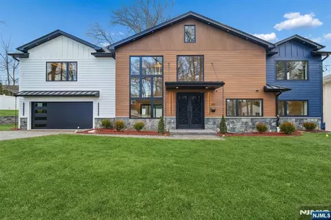 292 Magnolia Ave, Cresskill, NJ 07626