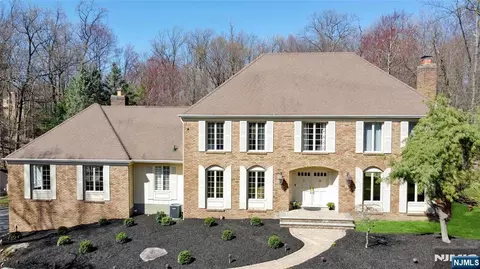 450 Saddle Back Trl, Franklin Lakes, NJ 07417