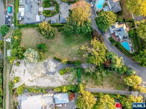 55 69 Bluff Rd, Fort Lee, NJ 07024
