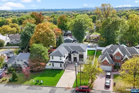 156 Stuart St, Paramus, NJ 07652