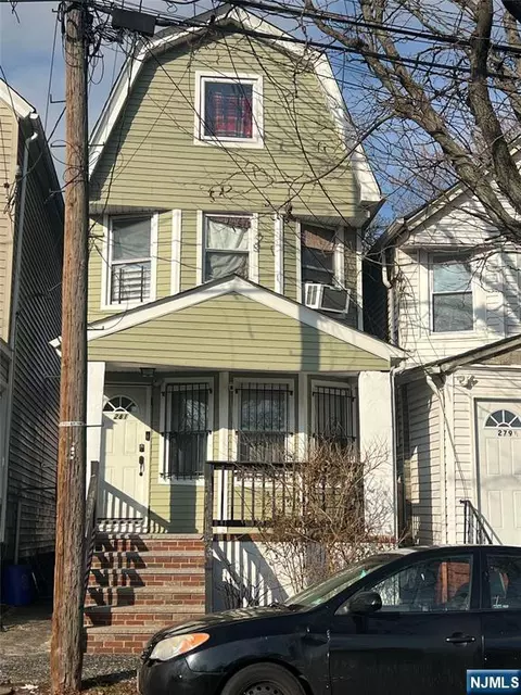 281 18th St, Newark, NJ 07103
