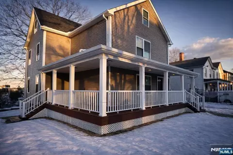 39 Halsted St, Newton, NJ 07860
