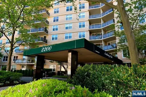 2200 N Central Ave #10C, Fort Lee, NJ 07024