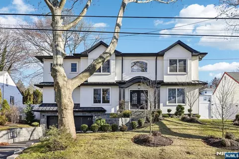 298 Buttonwood Dr, Paramus, NJ 07652