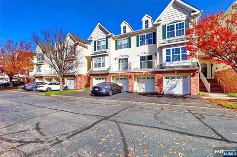 11 Bayside Dr, Bayonne, NJ 07002