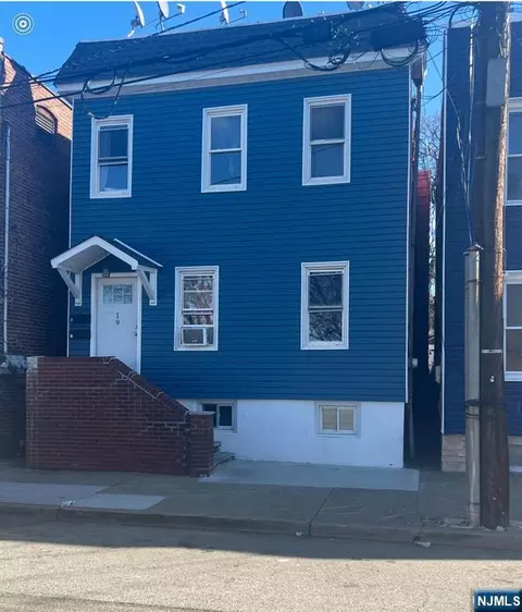 19 Summer St, Lodi, NJ 07644