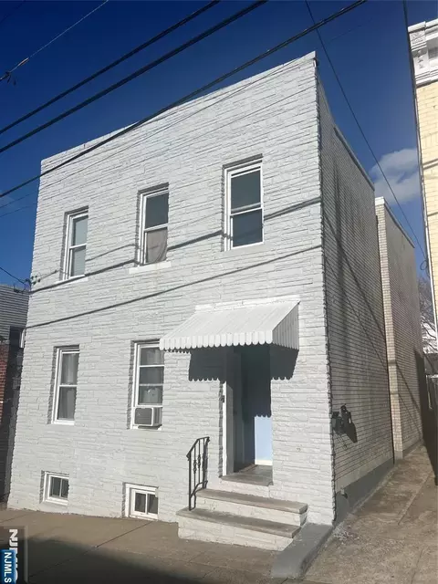 61 Spring St, Lodi, NJ 07644