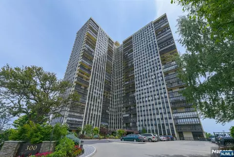 300 Winston #2922, Cliffside Park, NJ 07010