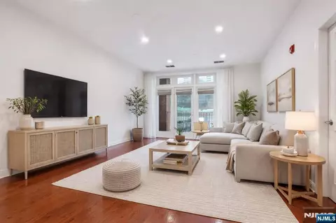 7400 River Rd #317, North Bergen, NJ 07047