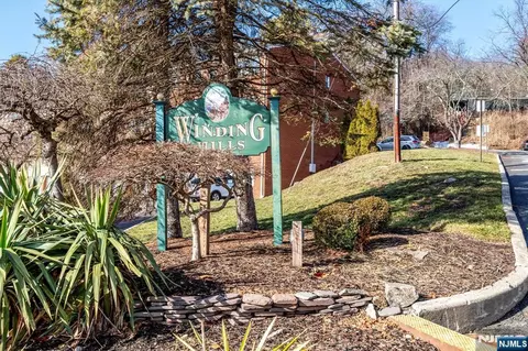 100 Pierson Miller Dr #F32, Pompton Lakes, NJ 07442