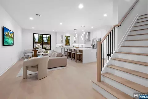 19 Fey Pl, Oradell, NJ 07649