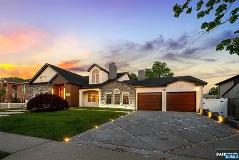 60 North St, Elmwood Park, NJ 07407