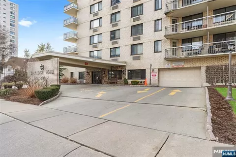 Exterior - 307 Prospect Ave #17D, Hackensack, NJ 07601 photo 5 of 6