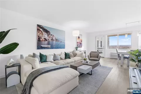 307 Prospect Ave #17D, Hackensack, NJ 07601