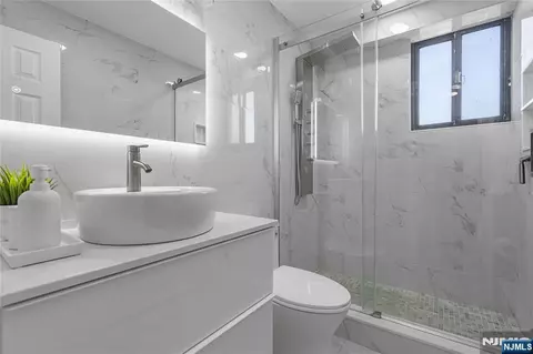 Bath - 307 Prospect Ave #17D, Hackensack, NJ 07601 photo 1 of 1