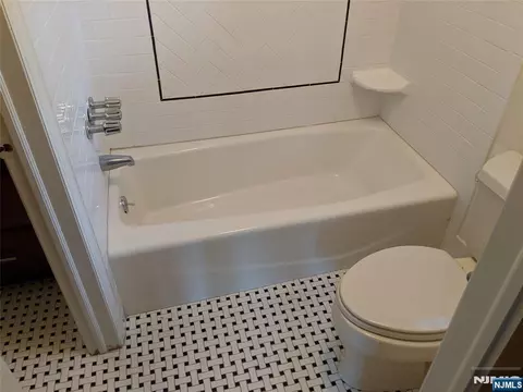Bath - 39 1 2 Smith, Waldwick, NJ 07463 photo 6 of 12