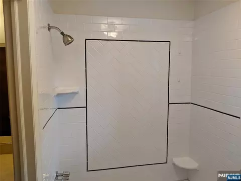 Bath - 39 1 2 Smith, Waldwick, NJ 07463 photo 4 of 12
