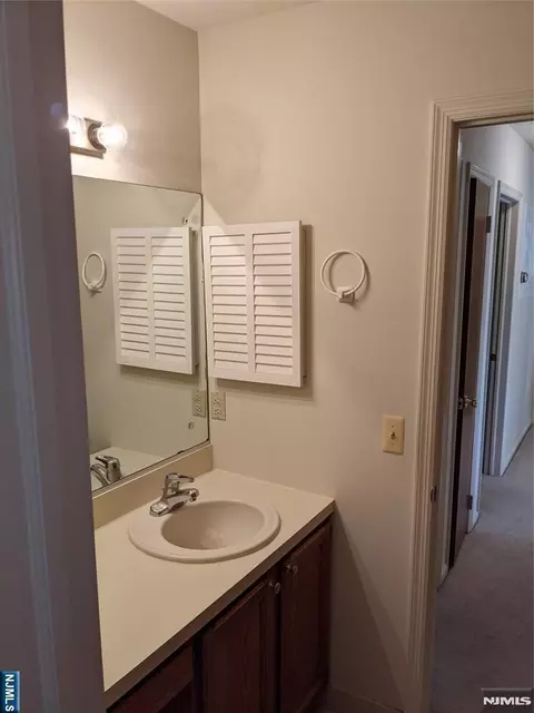 Bath - 39 1 2 Smith, Waldwick, NJ 07463 photo 9 of 12
