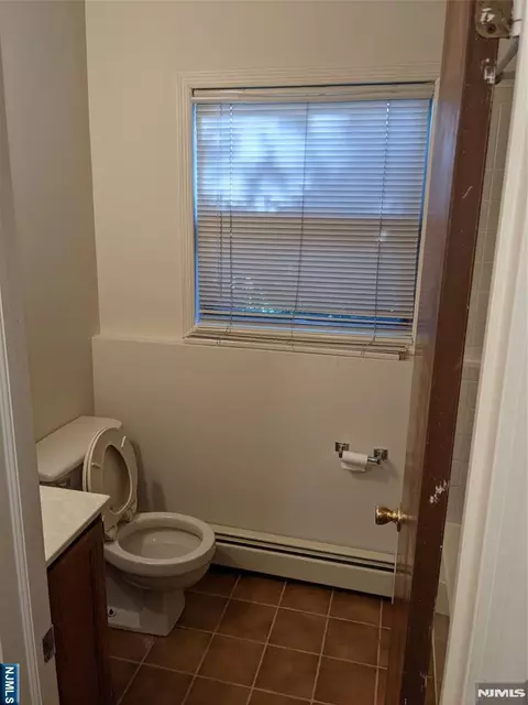 Bath - 39 1 2 Smith, Waldwick, NJ 07463 photo 11 of 12