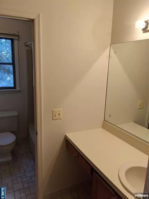 Bath - 39 1 2 Smith, Waldwick, NJ 07463 photo 7 of 12