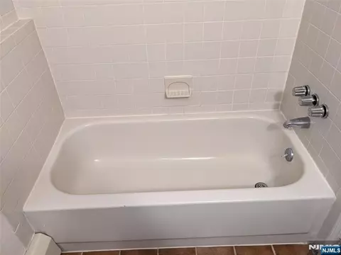 Bath - 39 1 2 Smith, Waldwick, NJ 07463 photo 12 of 12