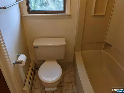 Bath - 39 1 2 Smith, Waldwick, NJ 07463 photo 10 of 12