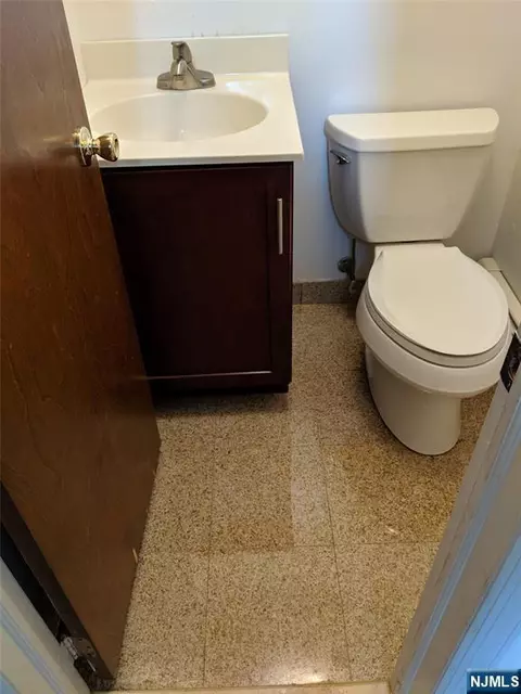 Bath - 39 1 2 Smith, Waldwick, NJ 07463 photo 1 of 12