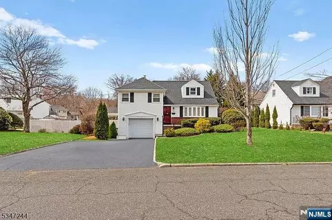 127 E Village Cir, Paramus, NJ 07652