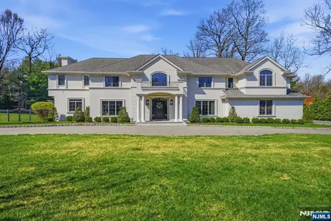 257 Truman Dr, Cresskill, NJ 07626
