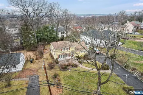 105 Circle Dr, Paramus, NJ 07652 photo 1