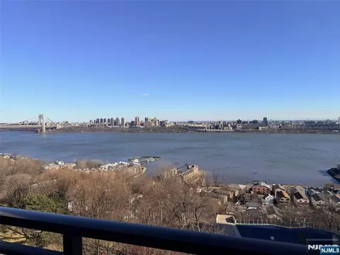 2 Horizon Rd #1030, Fort Lee, NJ 07024