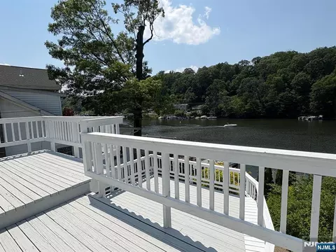 38 River Styx Rd, Hopatcong, NJ 07843