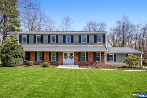 11 Osborne Ct, Mahwah, NJ 07430
